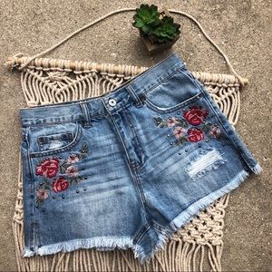 Hippie Laundry Floral Embroidered Distressed Jean Shorts Size 28